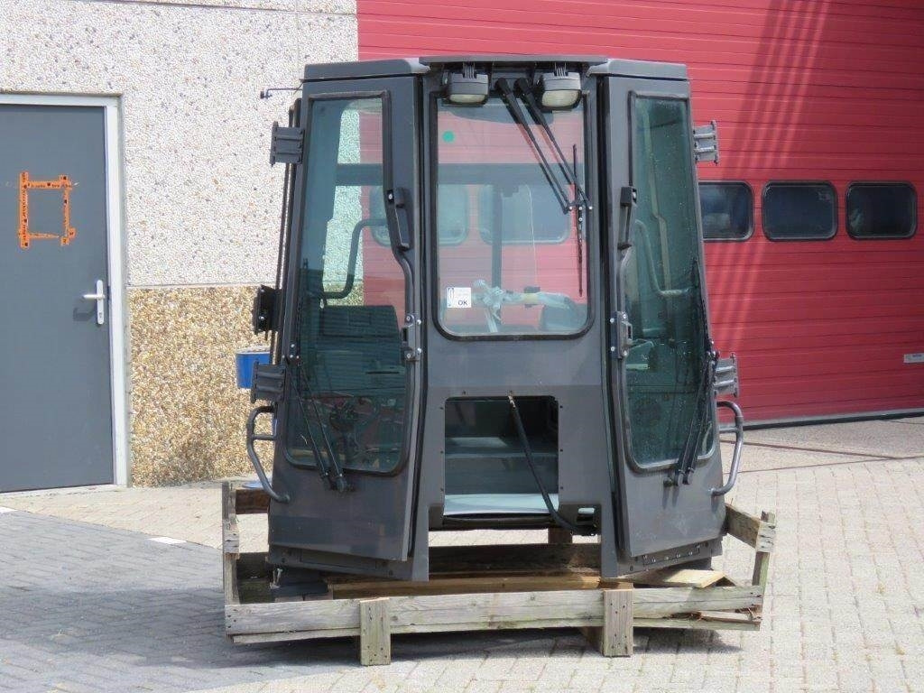 New Holland CE - الكبائن - آلات البناء: صور 5 New Holland CE - الكبائن - آلات البناء: صور 5