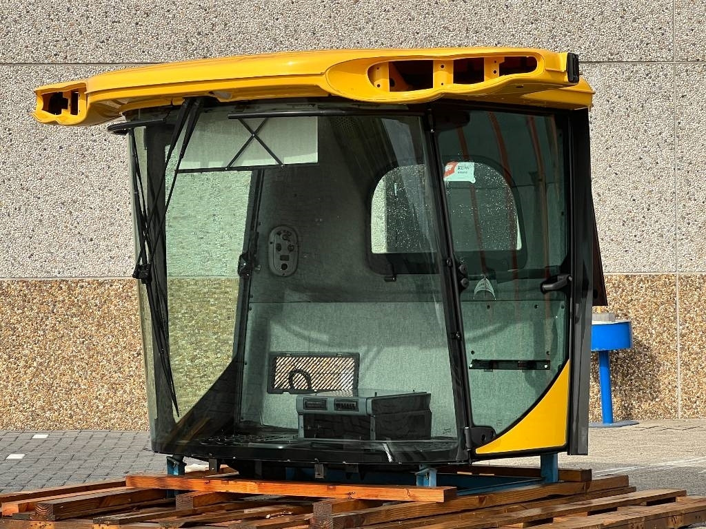 New Holland Cabine - New Holland CR8070, CR8080, CR9070, CR908 - معدات آلة حصاد: صور 2 New Holland Cabine - New Holland CR8070, CR8080, CR9070, CR908 - معدات آلة حصاد: صور 2