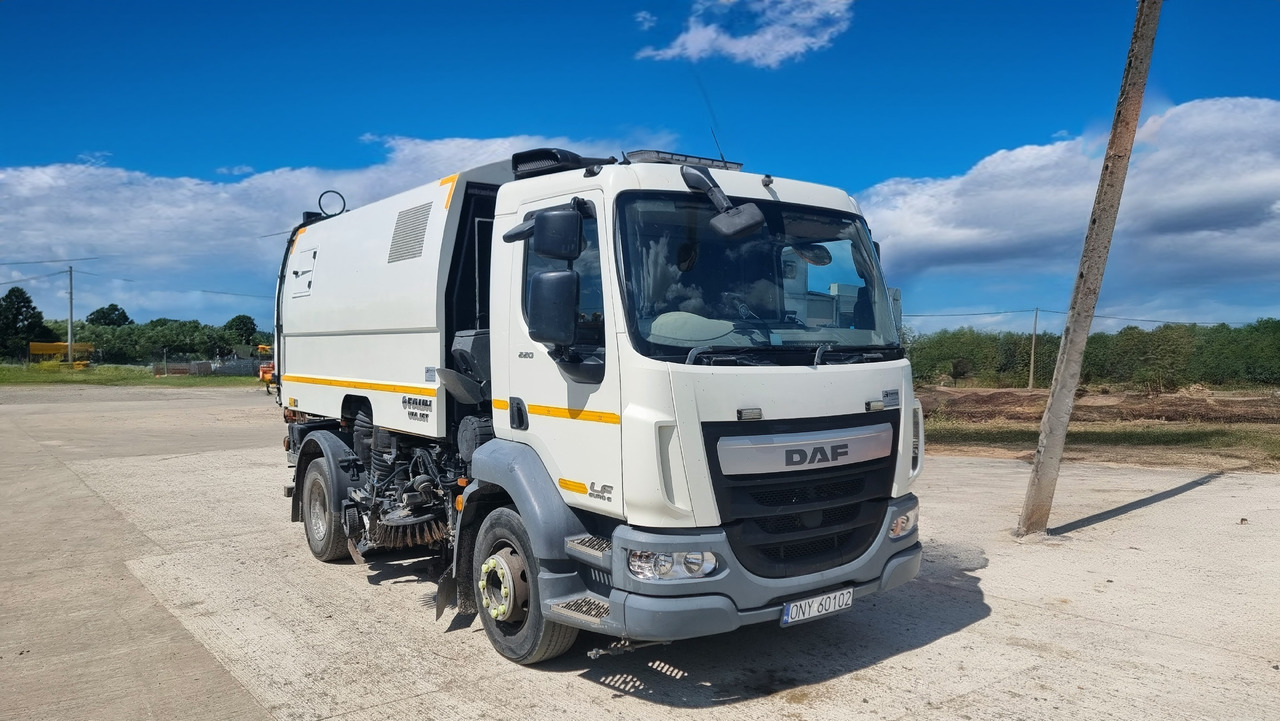 DAF LF220 - سياره كنس شوارع: صور 1 DAF LF220 - سياره كنس شوارع: صور 1