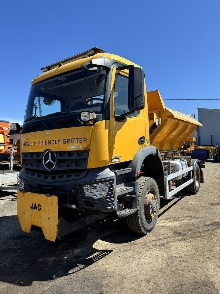 Mercedes-Benz 1824 - سيارة بلدية, شاحنة: صور 1 Mercedes-Benz 1824 - سيارة بلدية, شاحنة: صور 1