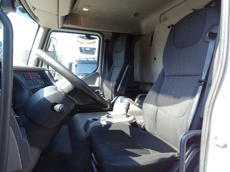 DAF LF 260 16 TON SLEEPER BOX 720X250X244 LBW 1.5 T - بصندوق مغلق شاحنة: صور 4 DAF LF 260 16 TON SLEEPER BOX 720X250X244 LBW 1.5 T - بصندوق مغلق شاحنة: صور 4