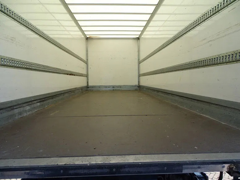 DAF LF 260 16 TON SLEEPER BOX 720X250X244 LBW 1.5 T - بصندوق مغلق شاحنة: صور 3 DAF LF 260 16 TON SLEEPER BOX 720X250X244 LBW 1.5 T - بصندوق مغلق شاحنة: صور 3