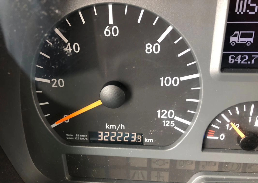 MERCEDES-BENZ AXOR PRZEBIEG TYLKO 322000 KM!!!! - متساوي شاحنة: صور 2 MERCEDES-BENZ AXOR PRZEBIEG TYLKO 322000 KM!!!! - متساوي شاحنة: صور 2