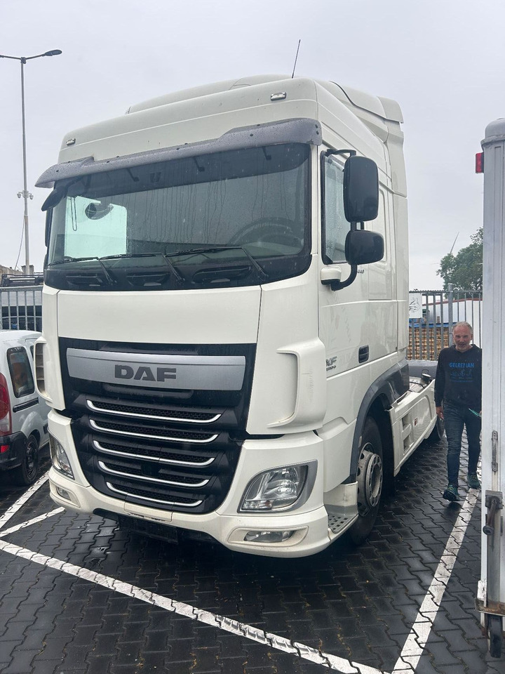 DAF XF 106.440 XF106-440 Space Cab, Full spoilers - شاحنة جرار: صور 1 DAF XF 106.440 XF106-440 Space Cab, Full spoilers - شاحنة جرار: صور 1