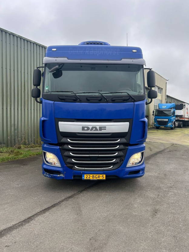 DAF XF 440 XF440 Space Cab ADR Compressor - شاحنة جرار: صور 2 DAF XF 440 XF440 Space Cab ADR Compressor - شاحنة جرار: صور 2