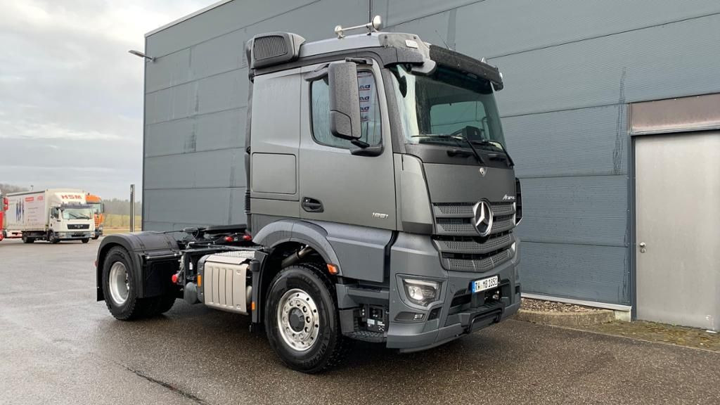 Mercedes-Benz Actros 1851 LS - شاحنة جرار: صور 1 Mercedes-Benz Actros 1851 LS - شاحنة جرار: صور 1