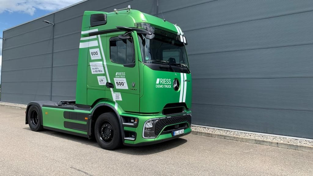 Mercedes-Benz eActros 600 LS + - شاحنة جرار: صور 1 Mercedes-Benz eActros 600 LS + - شاحنة جرار: صور 1
