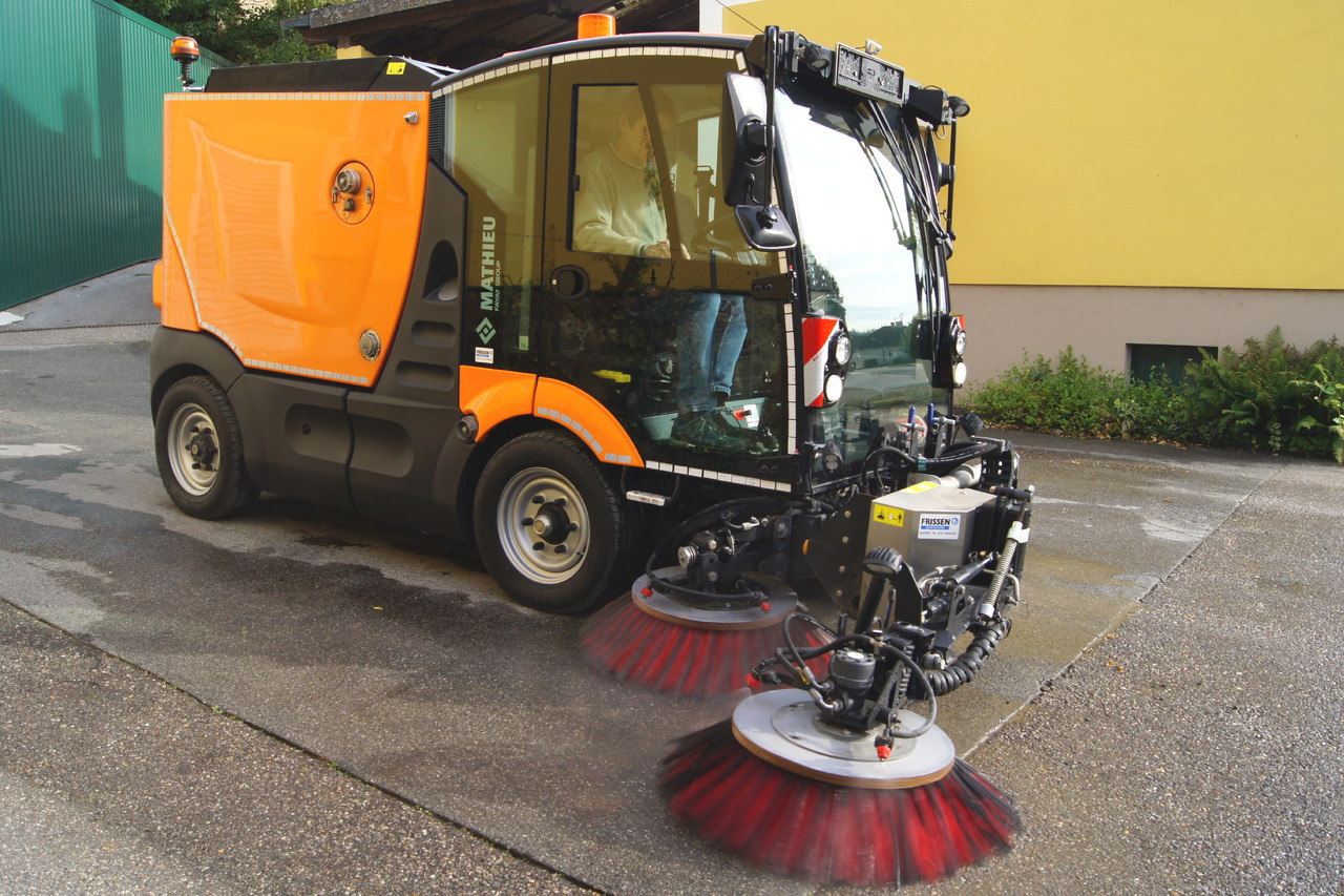 MATHIEU Azura Flex MC210 3-rd brush / EURO 6 - سياره كنس شوارع: صور 2 MATHIEU Azura Flex MC210 3-rd brush / EURO 6 - سياره كنس شوارع: صور 2