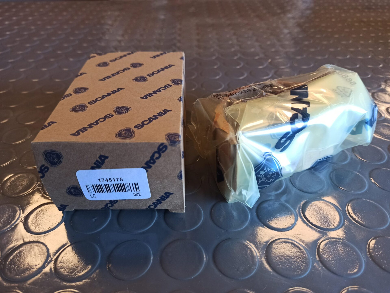 SCANIA CONNECTING ROD BEARING - 1745175 - ربط قضيب - شاحنة: صور 1 SCANIA CONNECTING ROD BEARING - 1745175 - ربط قضيب - شاحنة: صور 1