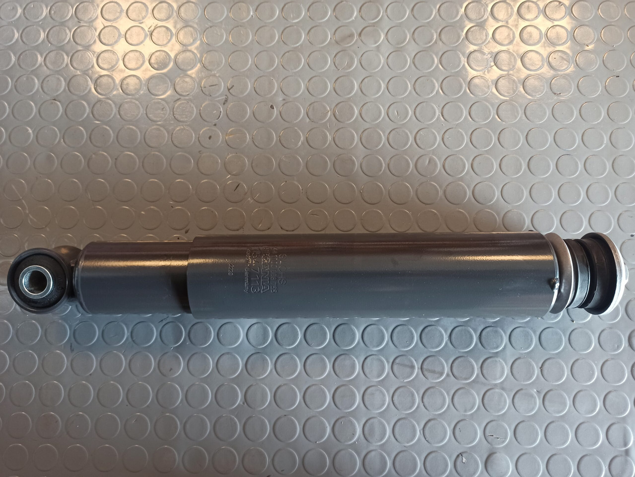 SCANIA SHOCK ABSORBER 1547113 - امتصاص الصدمات - شاحنة: صور 1 SCANIA SHOCK ABSORBER 1547113 - امتصاص الصدمات - شاحنة: صور 1