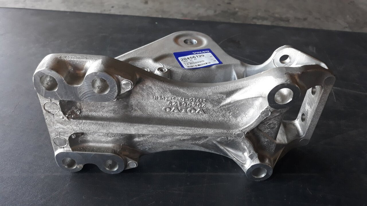 VOLVO CABIN BRACKET 20456129 - الكابينة والداخلية - شاحنة: صور 3 VOLVO CABIN BRACKET 20456129 - الكابينة والداخلية - شاحنة: صور 3