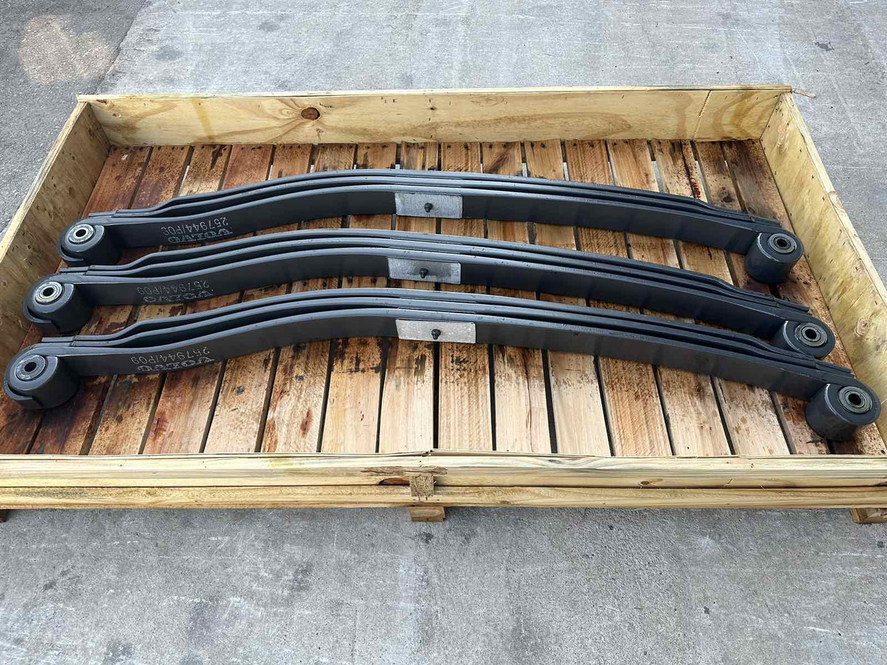 VOLVO FRON SPRING 257944 - المحور و قطع الغيار - شاحنة: صور 1 VOLVO FRON SPRING 257944 - المحور و قطع الغيار - شاحنة: صور 1