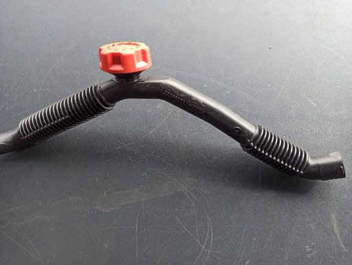 VOLVO OIL FILLER HOSE - 22285170 - المحرك و قطع الغيار - شاحنة: صور 1 VOLVO OIL FILLER HOSE - 22285170 - المحرك و قطع الغيار - شاحنة: صور 1