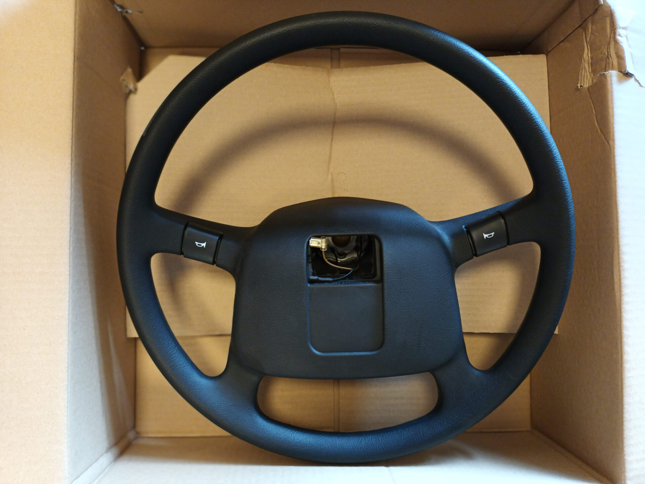 VOLVO STEERING WHEEL 1062027 - عجلة القيادة - شاحنة: صور 3 VOLVO STEERING WHEEL 1062027 - عجلة القيادة - شاحنة: صور 3