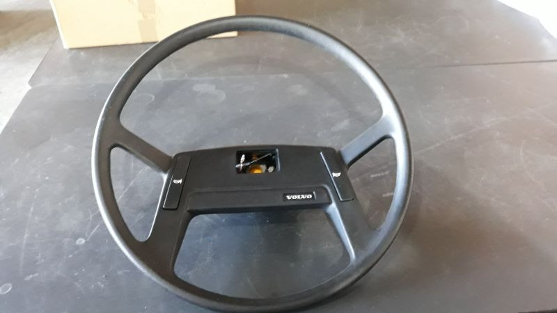 VOLVO STEERING WHEEL 1081910 - عجلة القيادة - شاحنة: صور 1 VOLVO STEERING WHEEL 1081910 - عجلة القيادة - شاحنة: صور 1