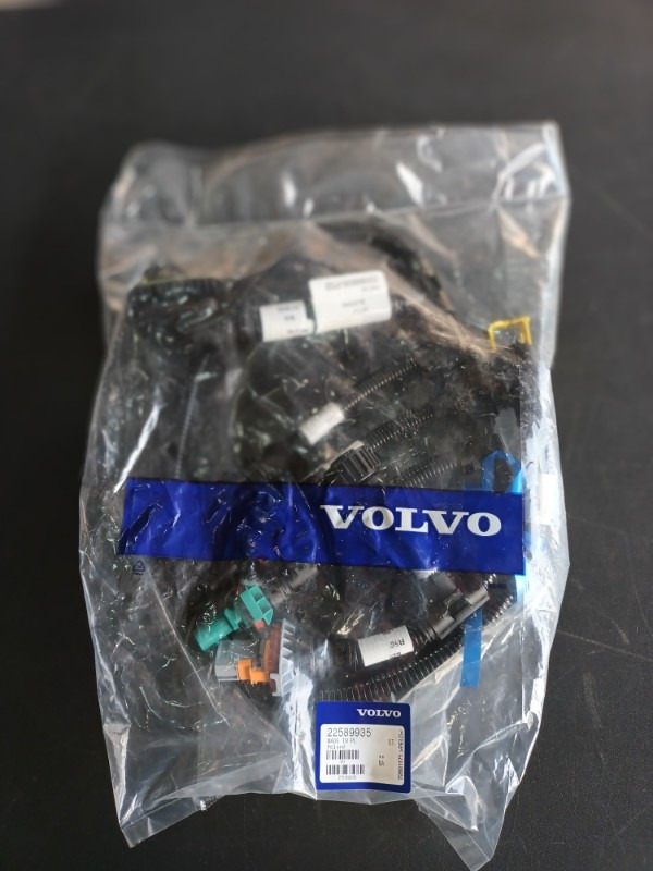 VOLVO WIRES - 22589935 - الكابلات/ الأسلاك - شاحنة: صور 1 VOLVO WIRES - 22589935 - الكابلات/ الأسلاك - شاحنة: صور 1