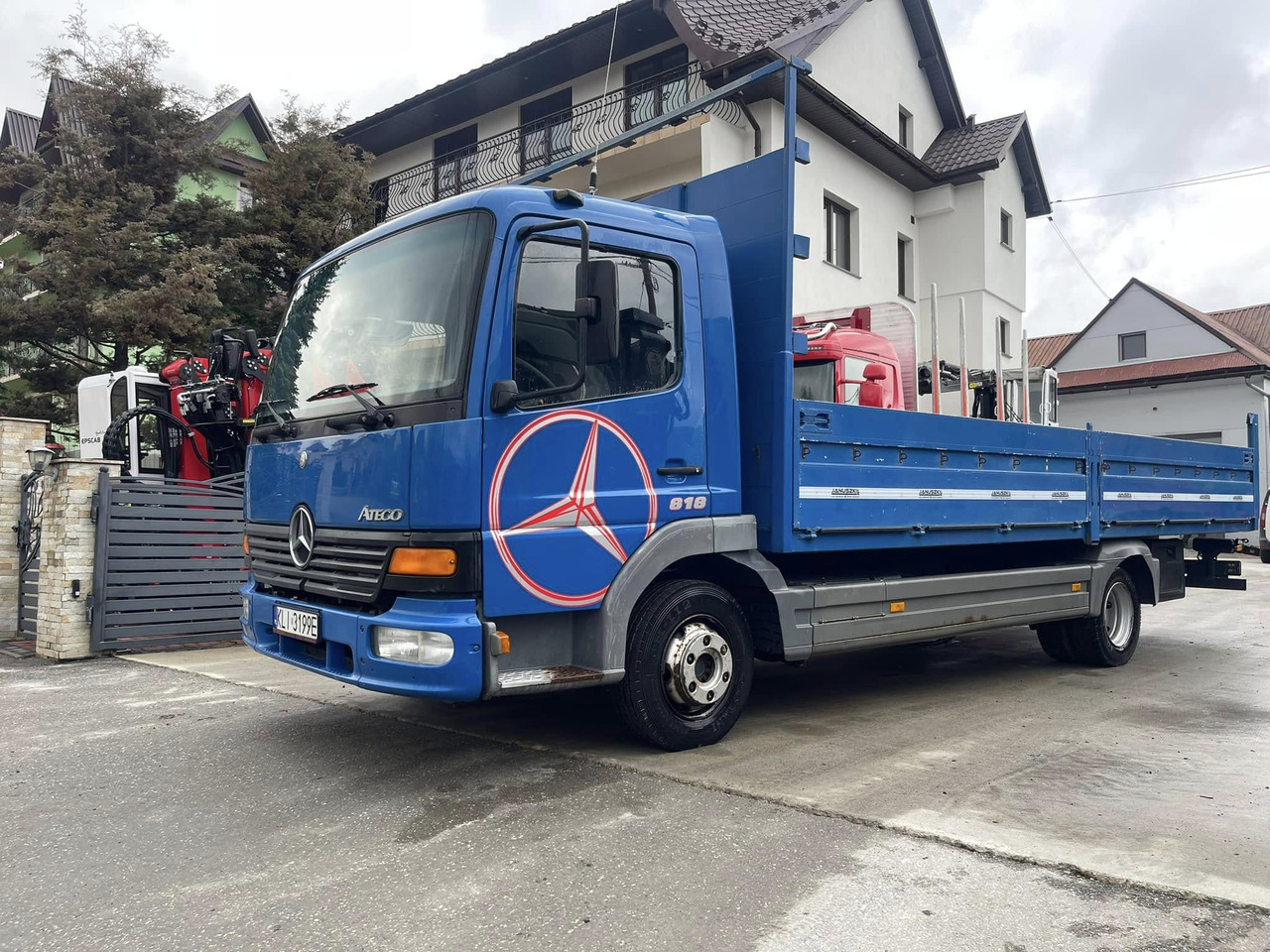 Mercedes Benz Atego 818 - شاحنات مسطحة: صور 3 Mercedes Benz Atego 818 - شاحنات مسطحة: صور 3