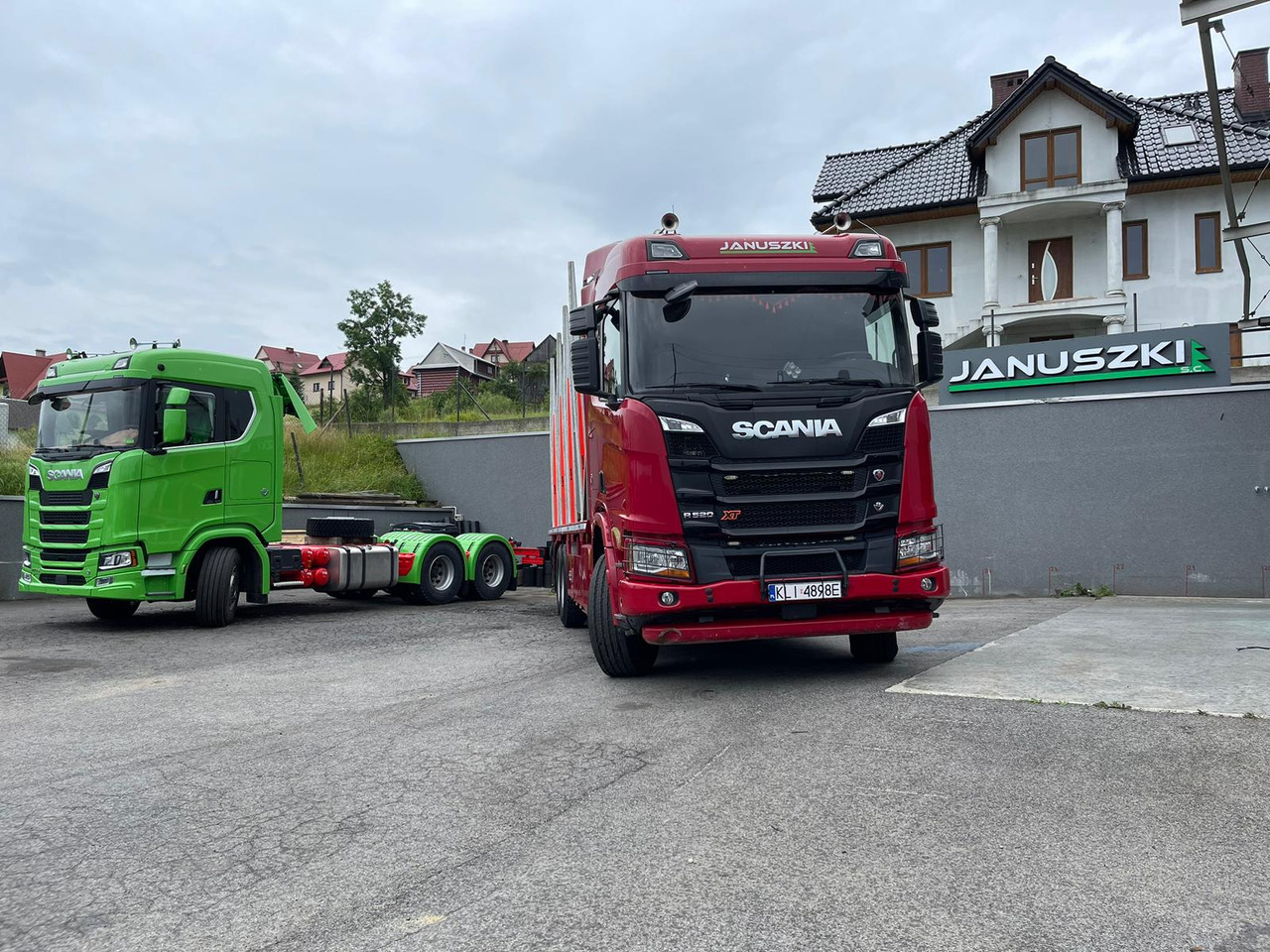SCANIA R520 XT - شاحنة قطع الأشجار: صور 1 SCANIA R520 XT - شاحنة قطع الأشجار: صور 1