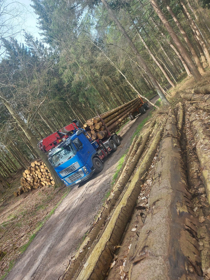 VOLVO FH16 700 6×4 - شاحنة قطع الأشجار: صور 1 VOLVO FH16 700 6×4 - شاحنة قطع الأشجار: صور 1