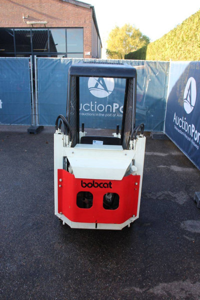 Bobcat 310 - اللودر بعجل: صور 4 Bobcat 310 - اللودر بعجل: صور 4