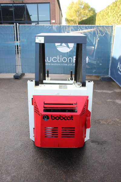 Bobcat 343 - اللودر بعجل: صور 4 Bobcat 343 - اللودر بعجل: صور 4