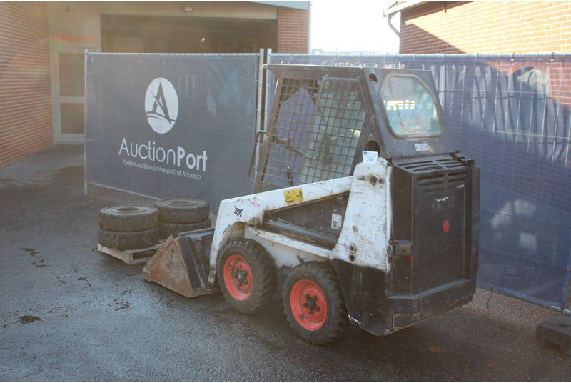 Bobcat 530 - اللودر بعجل: صور 3 Bobcat 530 - اللودر بعجل: صور 3