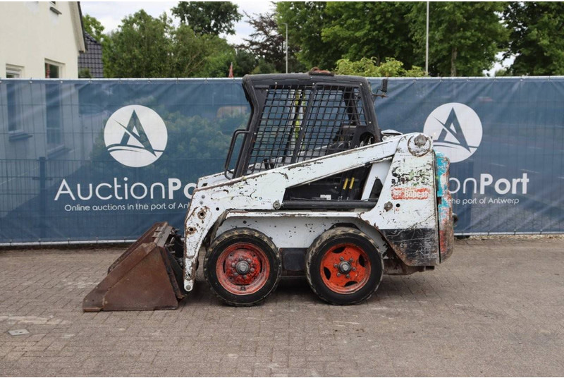 Bobcat S100 - اللودر بعجل: صور 2 Bobcat S100 - اللودر بعجل: صور 2