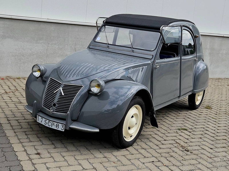Citroën 2CV AZ - سيدان: صور 1 Citroën 2CV AZ - سيدان: صور 1
