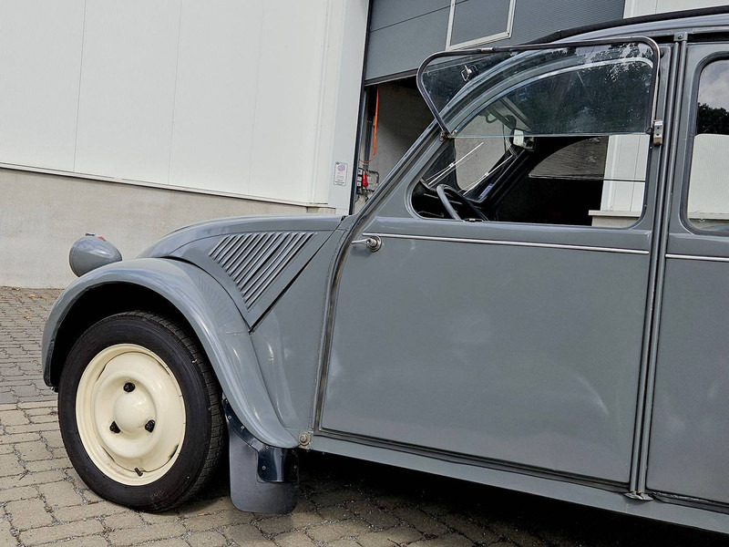Citroën 2CV AZ - سيدان: صور 5 Citroën 2CV AZ - سيدان: صور 5