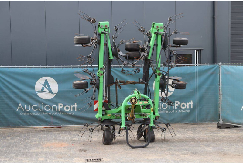 Deutz Fahr CondiMaster 9021 - لمّامَة القش: صور 1 Deutz Fahr CondiMaster 9021 - لمّامَة القش: صور 1