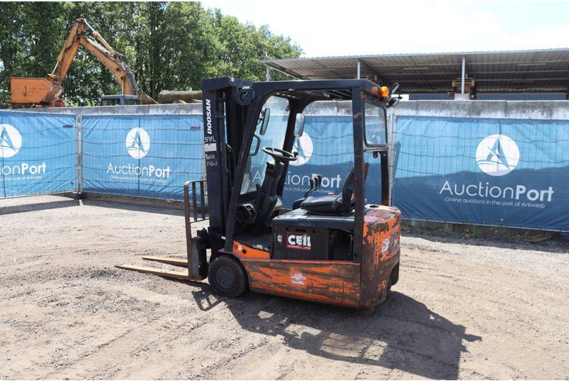 Doosan B15T-5 - رافعة شوكية كهربائية: صور 3 Doosan B15T-5 - رافعة شوكية كهربائية: صور 3