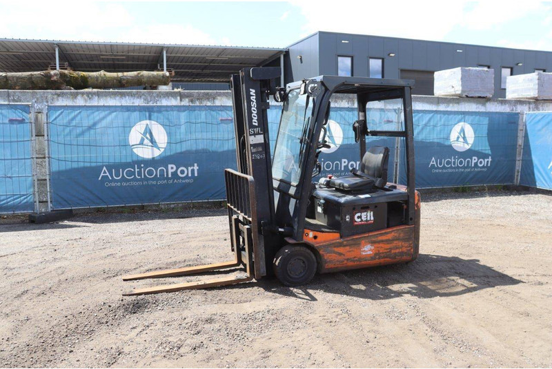Doosan B15T-5 - رافعة شوكية كهربائية: صور 1 Doosan B15T-5 - رافعة شوكية كهربائية: صور 1