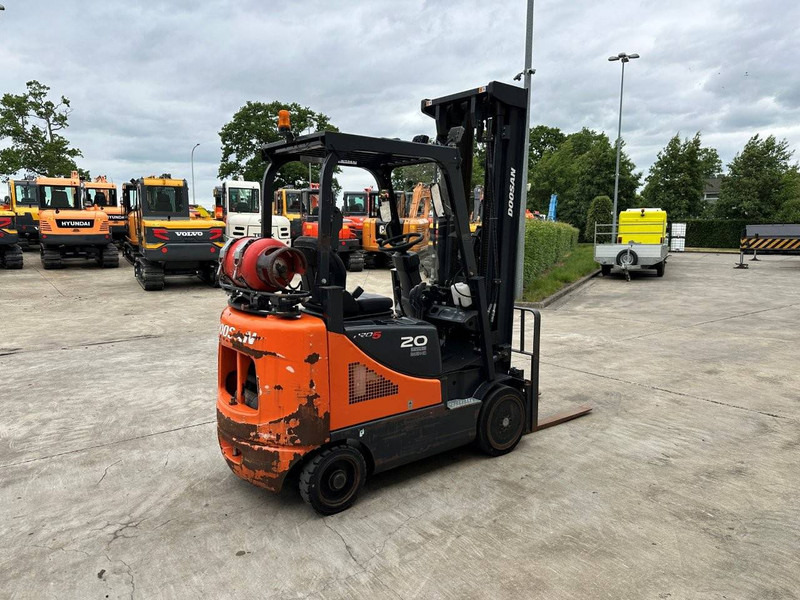 Doosan GC20E-5 - رافعة شوكية تعمل بالغاز: صور 4 Doosan GC20E-5 - رافعة شوكية تعمل بالغاز: صور 4