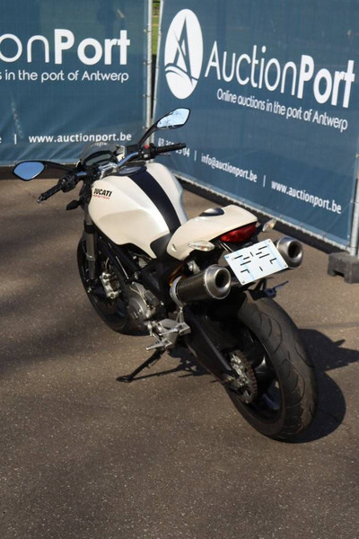 Ducati MONSTER 696 - دراجة بخارية: صور 4 Ducati MONSTER 696 - دراجة بخارية: صور 4