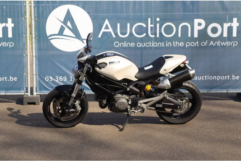 Ducati MONSTER 696 - دراجة بخارية: صور 1 Ducati MONSTER 696 - دراجة بخارية: صور 1