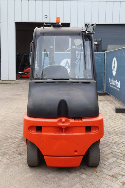 Fenwick-Linde E30/02 - رافعة شوكية كهربائية: صور 5 Fenwick-Linde E30/02 - رافعة شوكية كهربائية: صور 5