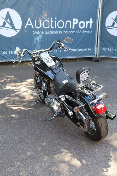 Harley-Davidson Dyna Super Glide - دراجة بخارية: صور 5 Harley-Davidson Dyna Super Glide - دراجة بخارية: صور 5