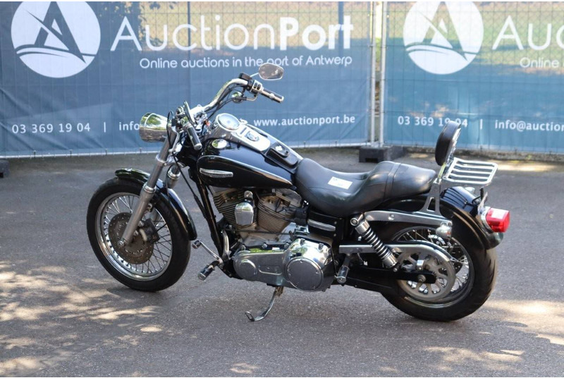 Harley-Davidson Dyna Super Glide - دراجة بخارية: صور 3 Harley-Davidson Dyna Super Glide - دراجة بخارية: صور 3