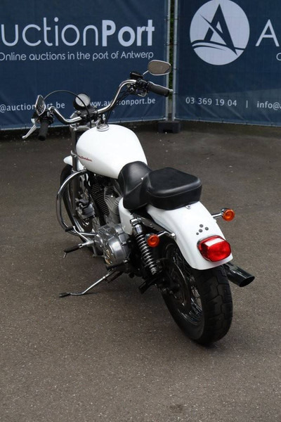 Harley-Davidson Sporster XL883 - دراجة بخارية: صور 4 Harley-Davidson Sporster XL883 - دراجة بخارية: صور 4