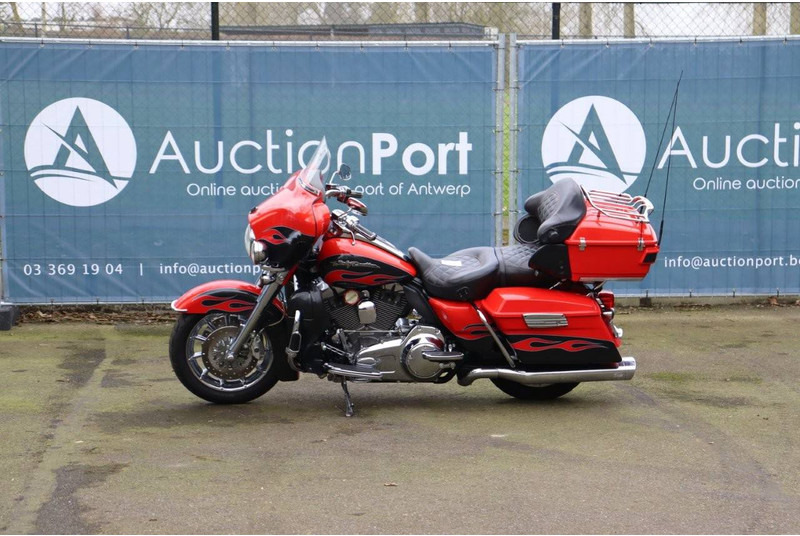 Harley-Davidson Ultra Classic CVO - دراجة بخارية: صور 1 Harley-Davidson Ultra Classic CVO - دراجة بخارية: صور 1