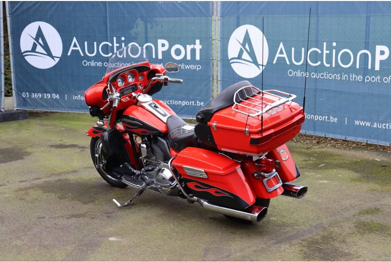 Harley-Davidson Ultra Classic CVO - دراجة بخارية: صور 4 Harley-Davidson Ultra Classic CVO - دراجة بخارية: صور 4