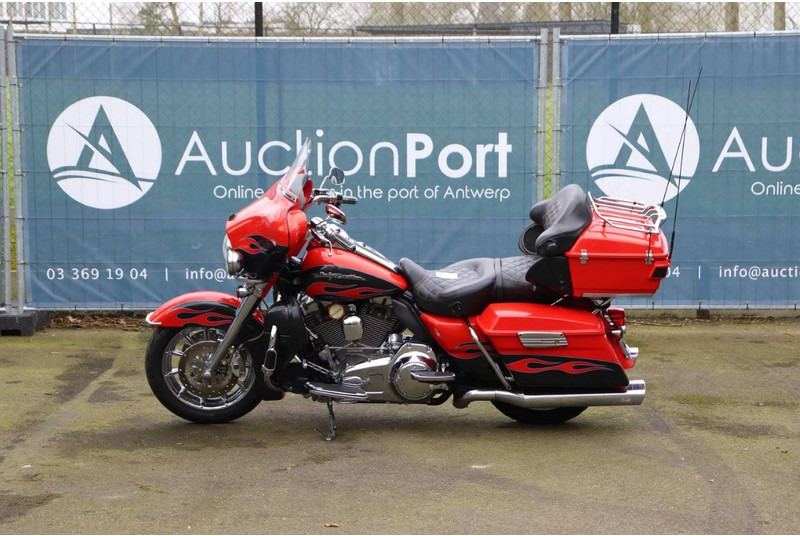 Harley-Davidson Ultra Classic CVO - دراجة بخارية: صور 2 Harley-Davidson Ultra Classic CVO - دراجة بخارية: صور 2