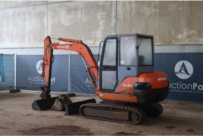 Hitachi EX30-2 - حفارات زحافة: صور 3 Hitachi EX30-2 - حفارات زحافة: صور 3