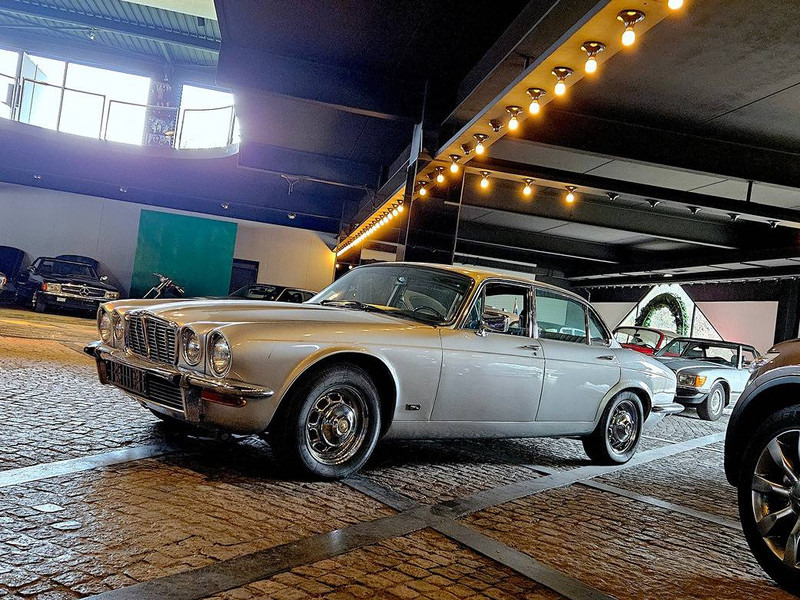 Jaguar XJ (series II) 4.2 Automatic - سيدان: صور 2 Jaguar XJ (series II) 4.2 Automatic - سيدان: صور 2