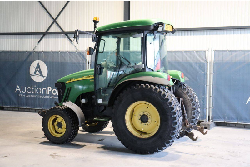 John Deere 4720 - جرار: صور 3 John Deere 4720 - جرار: صور 3
