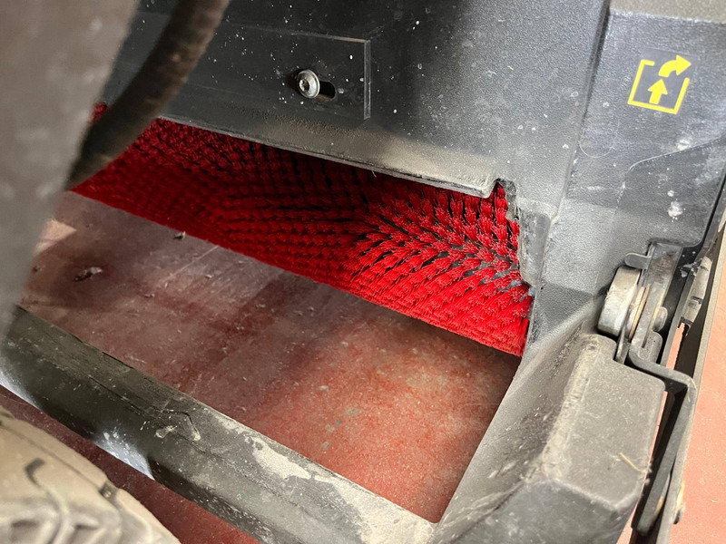 سياره كنس شوارع Kärcher R120: صور 7 سياره كنس شوارع Kärcher R120: صور 7