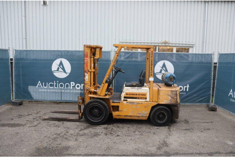 Komatsu FG30-8 - رافعة شوكية تعمل بالغاز: صور 2 Komatsu FG30-8 - رافعة شوكية تعمل بالغاز: صور 2