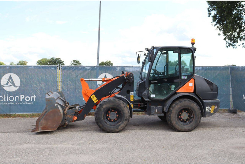 Komatsu WA70-7 - اللودر بعجل: صور 1 Komatsu WA70-7 - اللودر بعجل: صور 1