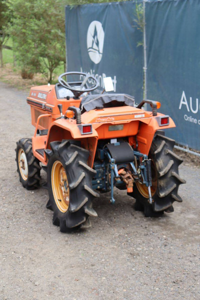 Kubota B1-14 Bulltra - جرار: صور 4 Kubota B1-14 Bulltra - جرار: صور 4