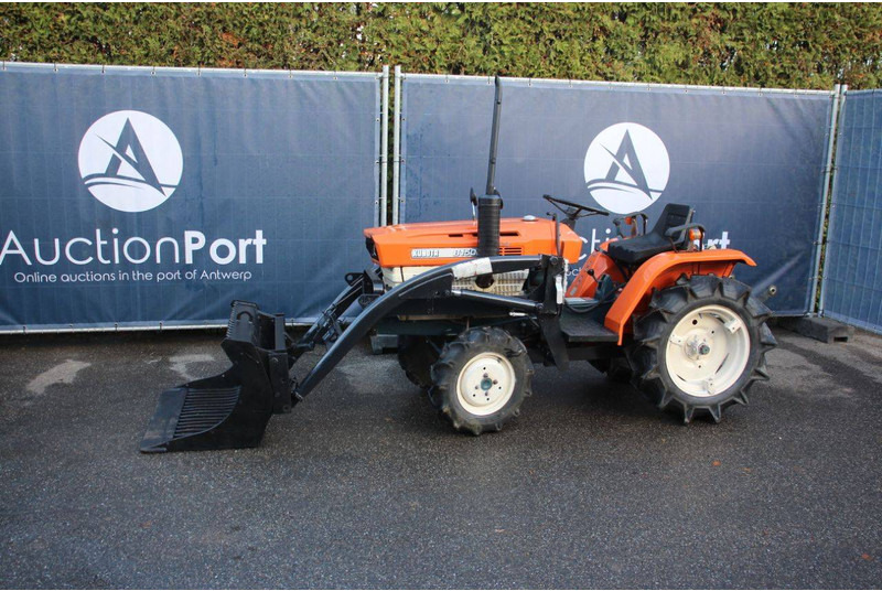 Kubota B1500DT - جرار: صور 1 Kubota B1500DT - جرار: صور 1